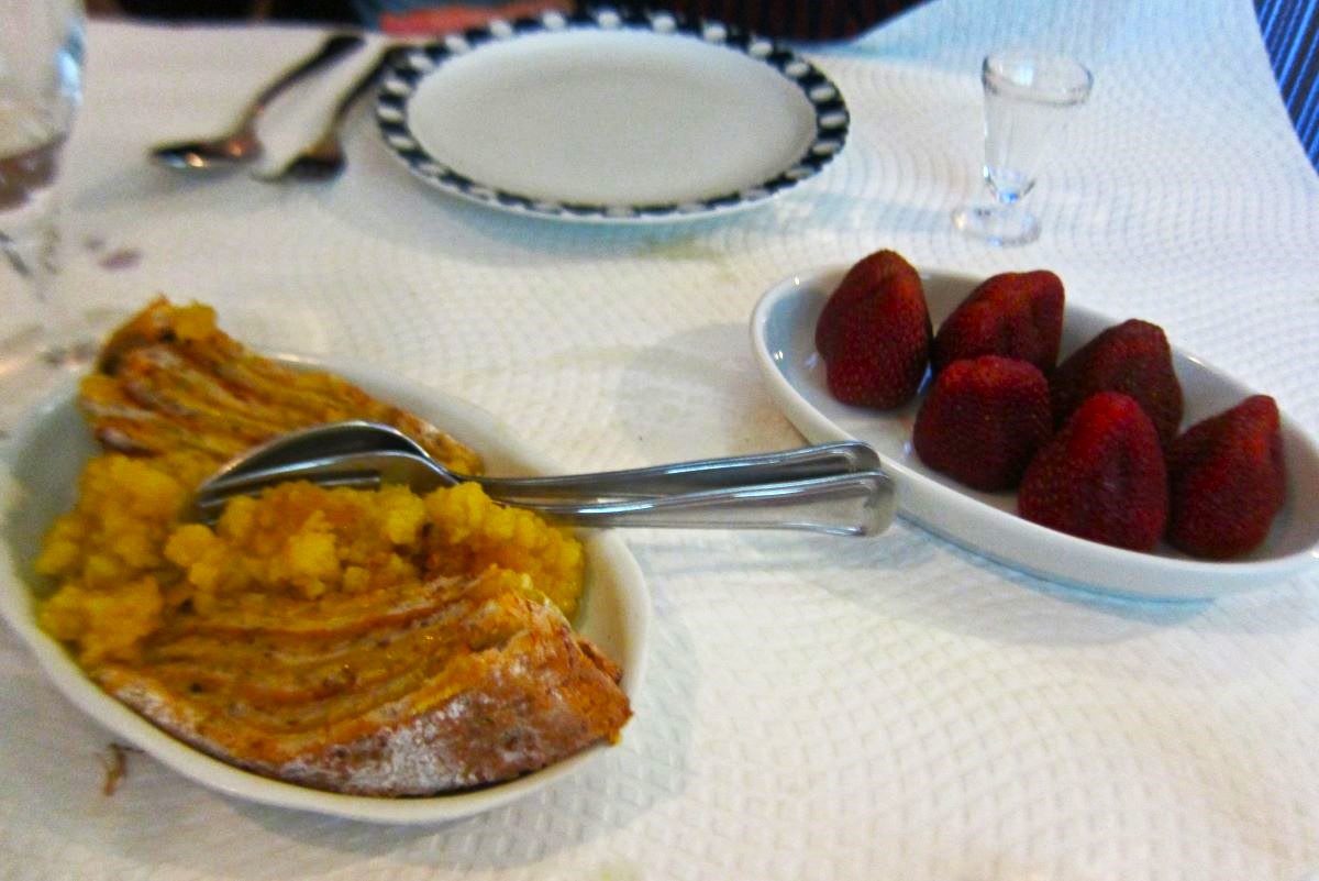 dessert at Évora Restaurants