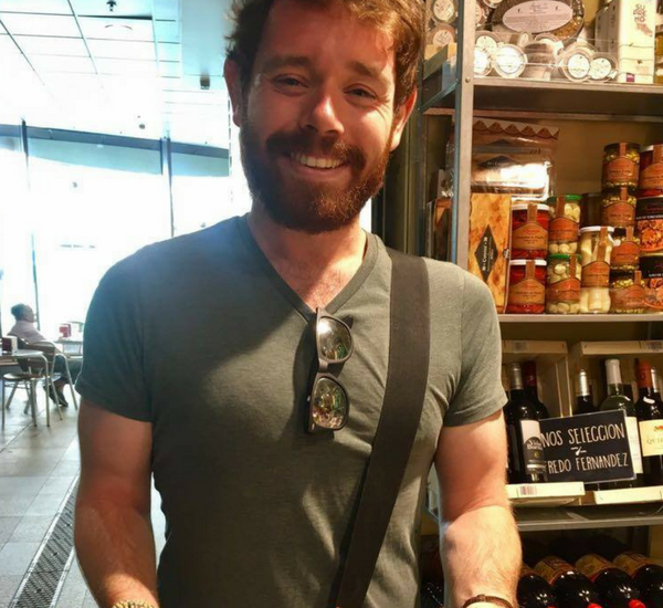 Get to know Devour Madrid Guide Ewan in the latest installment of our Get to Know Your Guides blog series! Ewan is our go-to for art history questions and Chinese food recommendations in Madrid. Come along and get to know him!