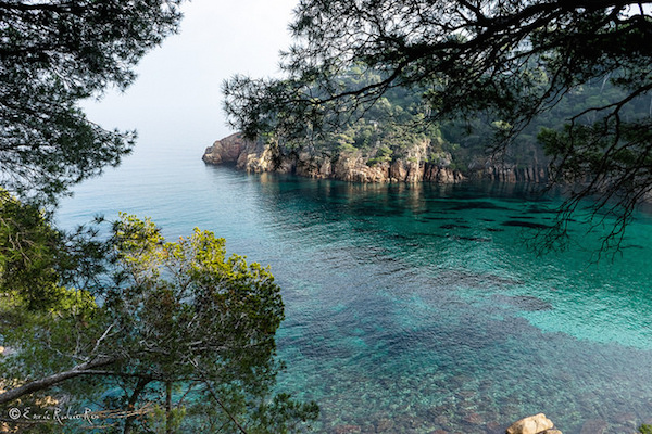 Cala Montjoi in all its glory is one of the best beaches on the Costa Brava!