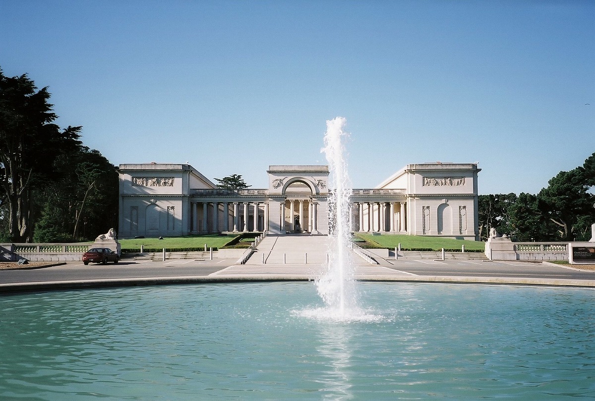 Water and fountain in front of the Palace of the Legion of Honor, San Francisco, Lincoln Park