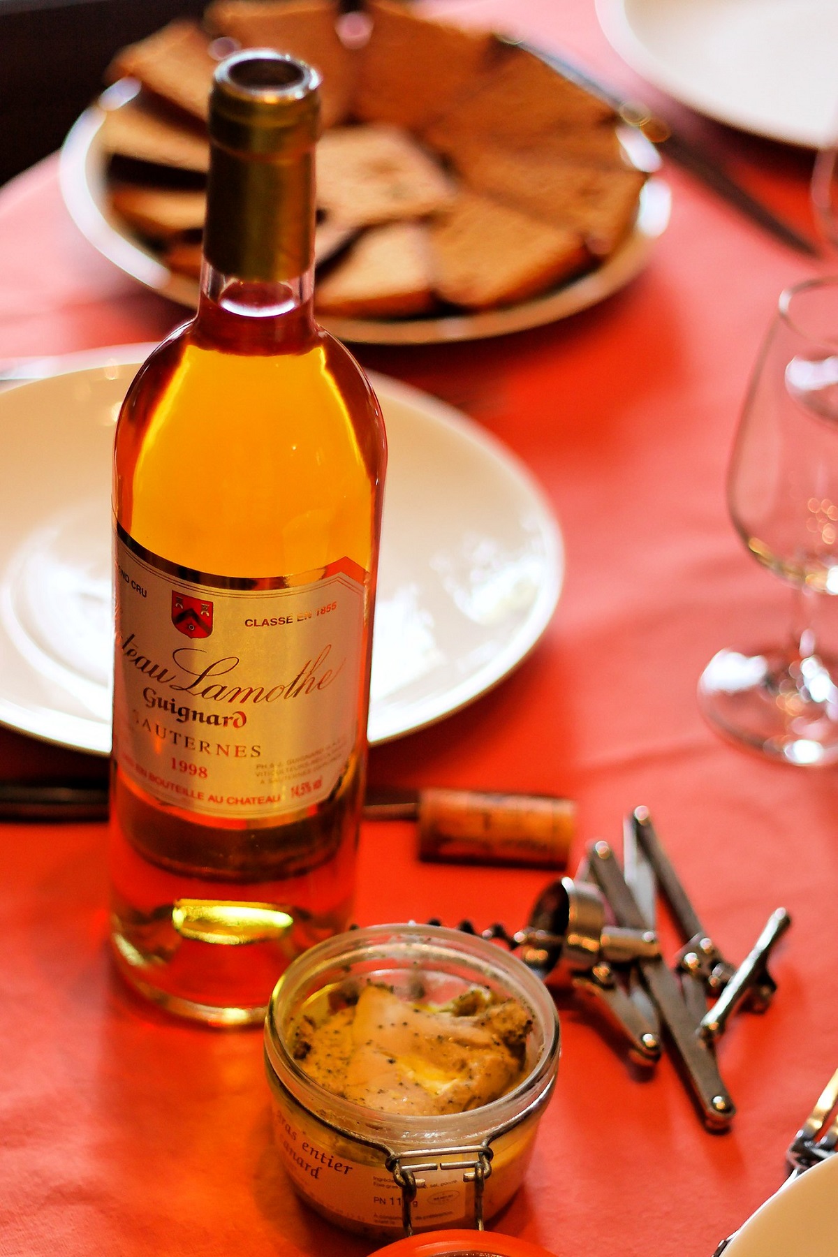 https://assets2.devourtours.com/wp-content/uploads/308879283_768d7b575b_k-sauternes-wine-pairing-foie-gras.jpg