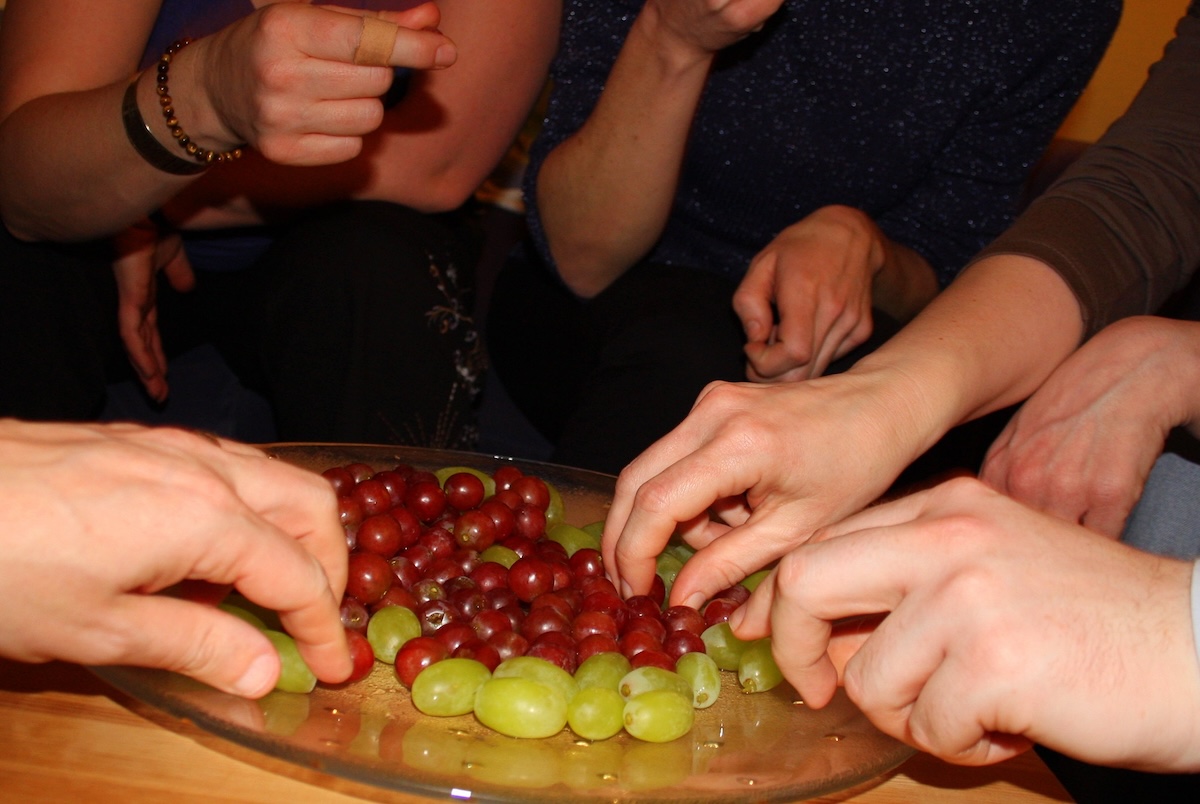 a plate of grapes