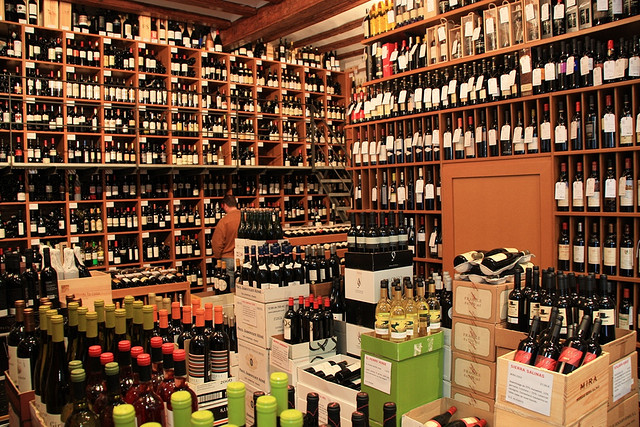 Beautiful wine shops like Vila Viniteca host a number of wine tasting in Barcelona!