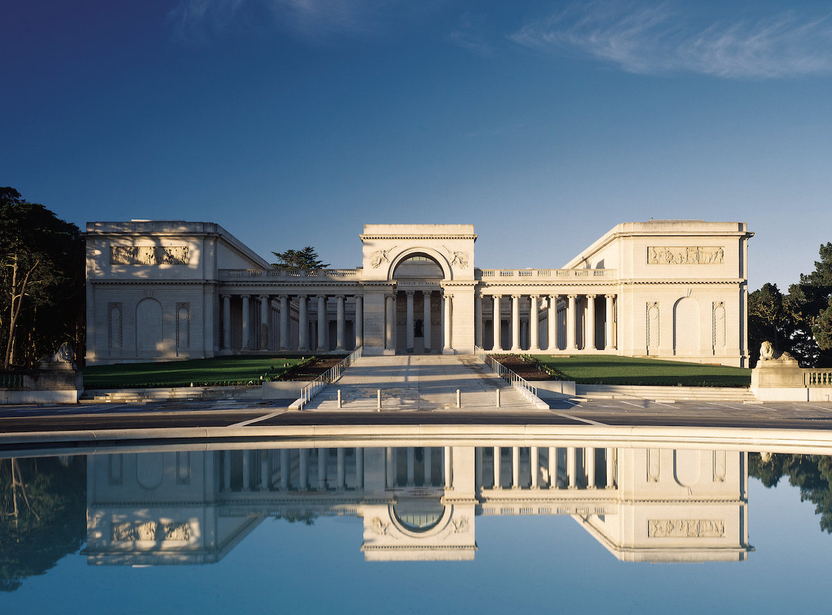 The Legion of Honor stands tall with its facade reflected in a pond in front of the building. This San Francisco off the beaten path destination is located near Lands End