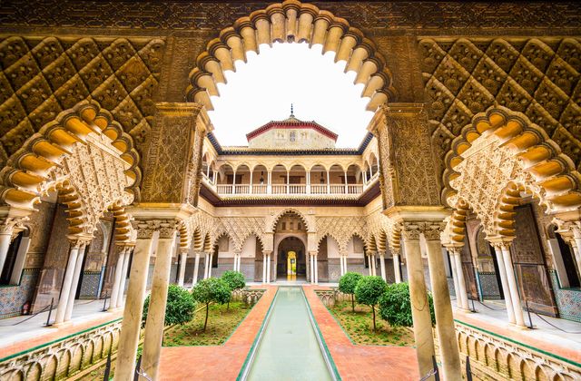 Visiting the Alcazar in Seville: A Royal Experience – Devour Tours