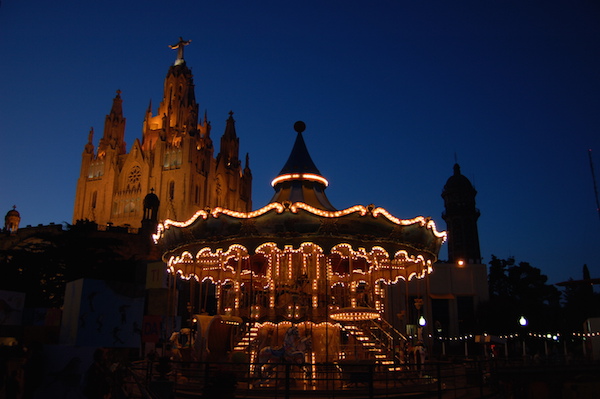 From the church to the ferris wheel, Tibidabo is full of some of the most classic spots to propose in Barcelona!