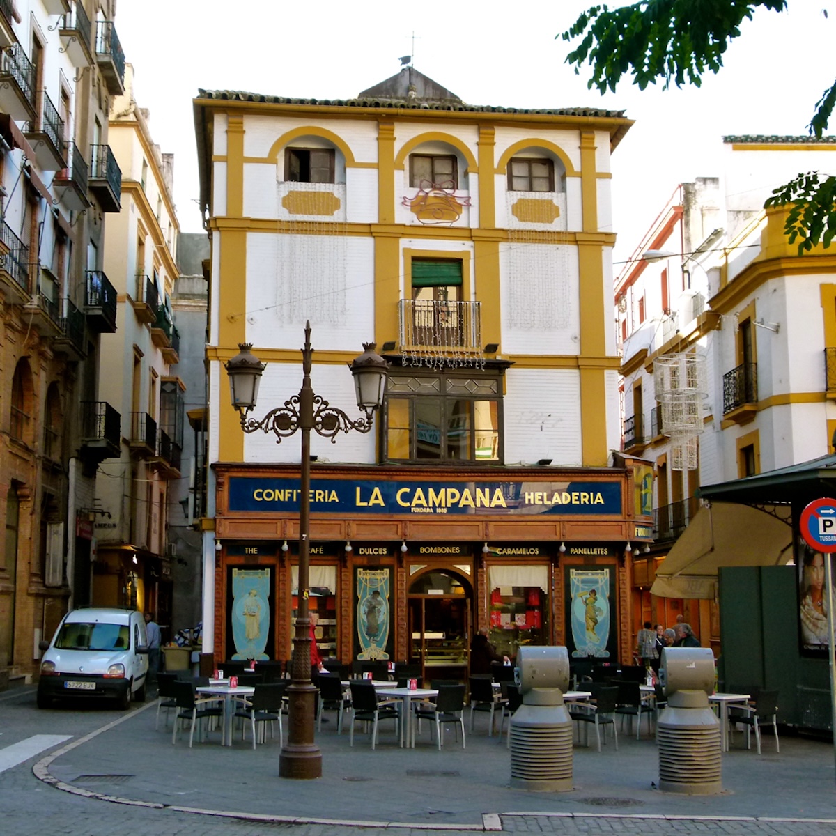 outside the building that holds the Confitería La Campana
