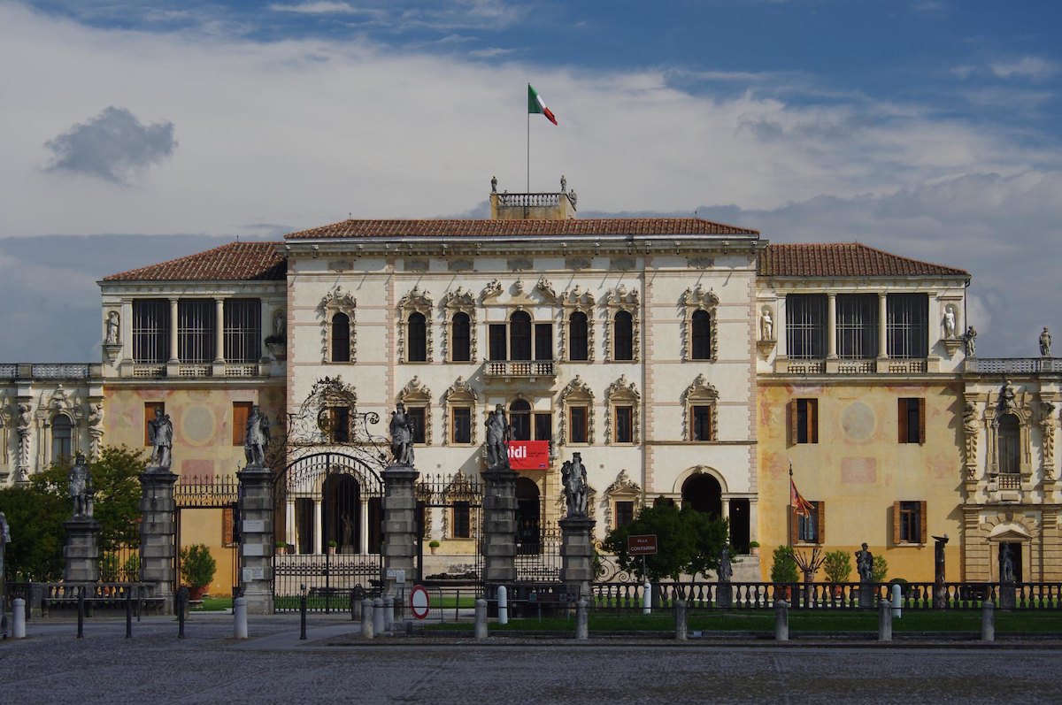 A wide shot of the Villa Contarini, a Palladian Villa near Venice
