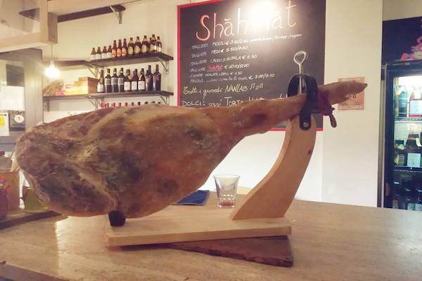At Shah Mat in Centocelle, you can feast on things like Spanish ham, washed down with Italian wines.