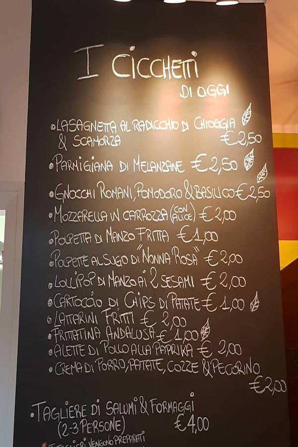 The blackboard of cheap, tasty snacks at Venetian-style winebar L'Ombralonga in Centocelle.