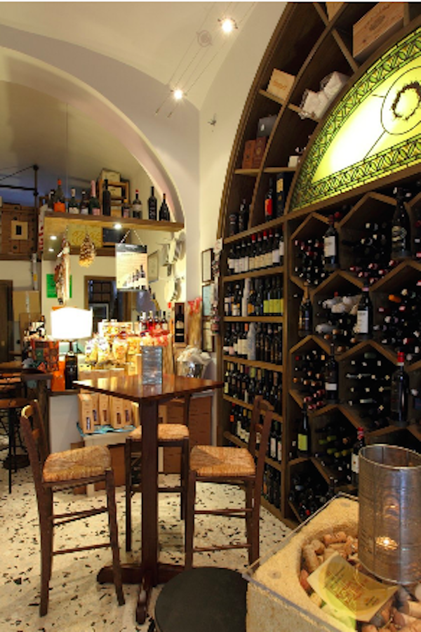Il Sorì in San Lorenzo has hundreds of available wines by the bottle and glass