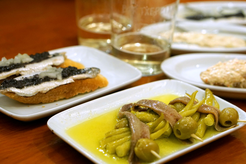 Pintxos and txakoli: what better thing to eat in San Sebastian on Sundays? 