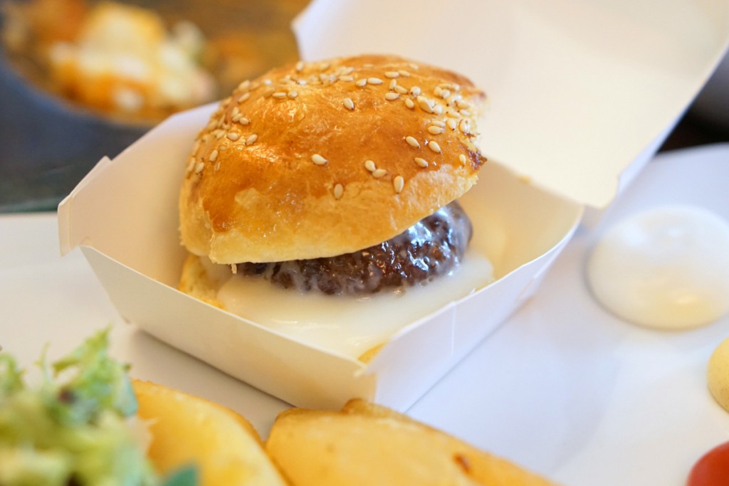 Delicious mini burgers at La Azotea, served with french fries and salad are a great treat for the kids! A great place if you are looking for restaurants with an all day kitchen in Seville