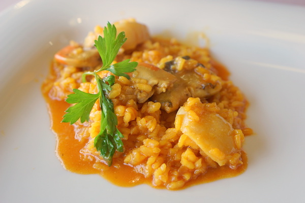 Figuring out where to eat in Seville with kids can be tricky, but one thing that's sure to be a hit is Spanish rice!