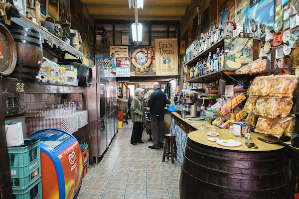 We love our local bodegas! Come discover them, and how to drink wine like a local in Barcelona with us!