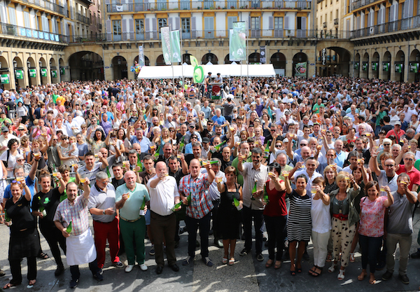 One of our favorite parts of Euskal Jaiak in San Sebastian is Cider Day! 