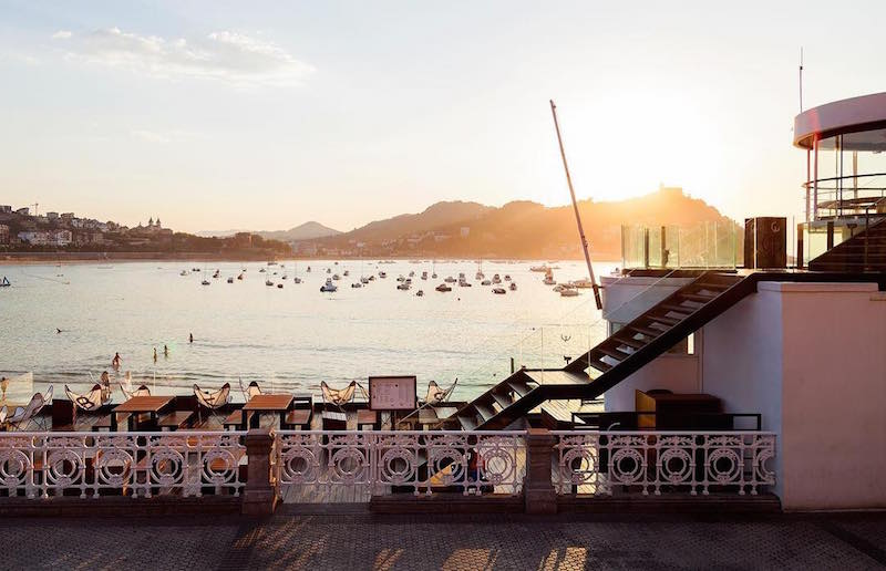 GU is one of our favorite terraces in San Sebastian. It’s got it all: incredible sunsets, great music and cocktails, and a fun vibe!
