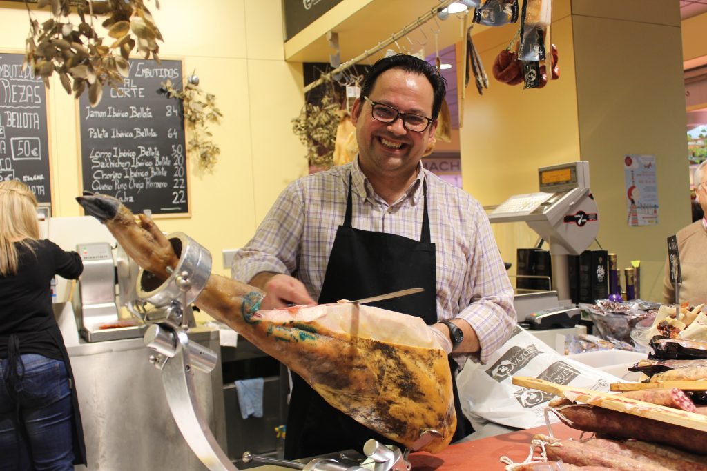David of Corta y Cata is a local ham slicer that always provides a service with a smile!