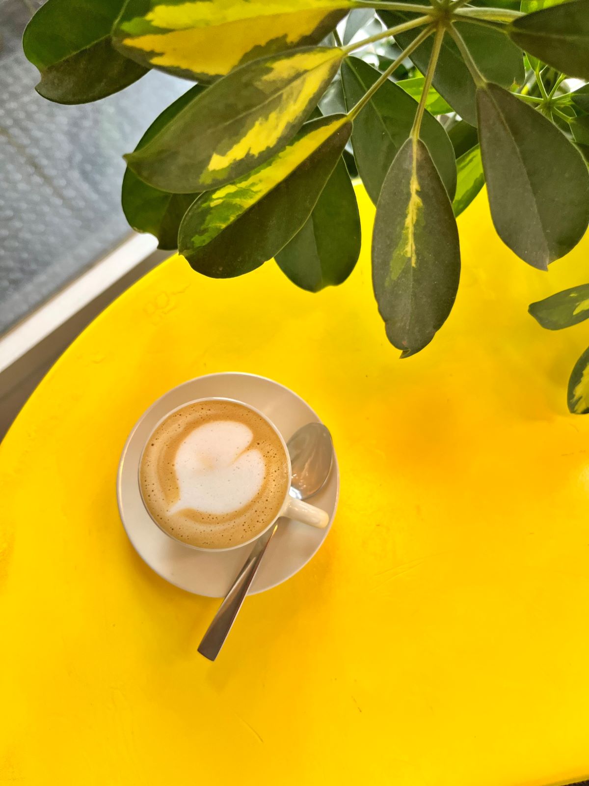 Vaso de café con leche. Glass of coffee with milk Stock Photo