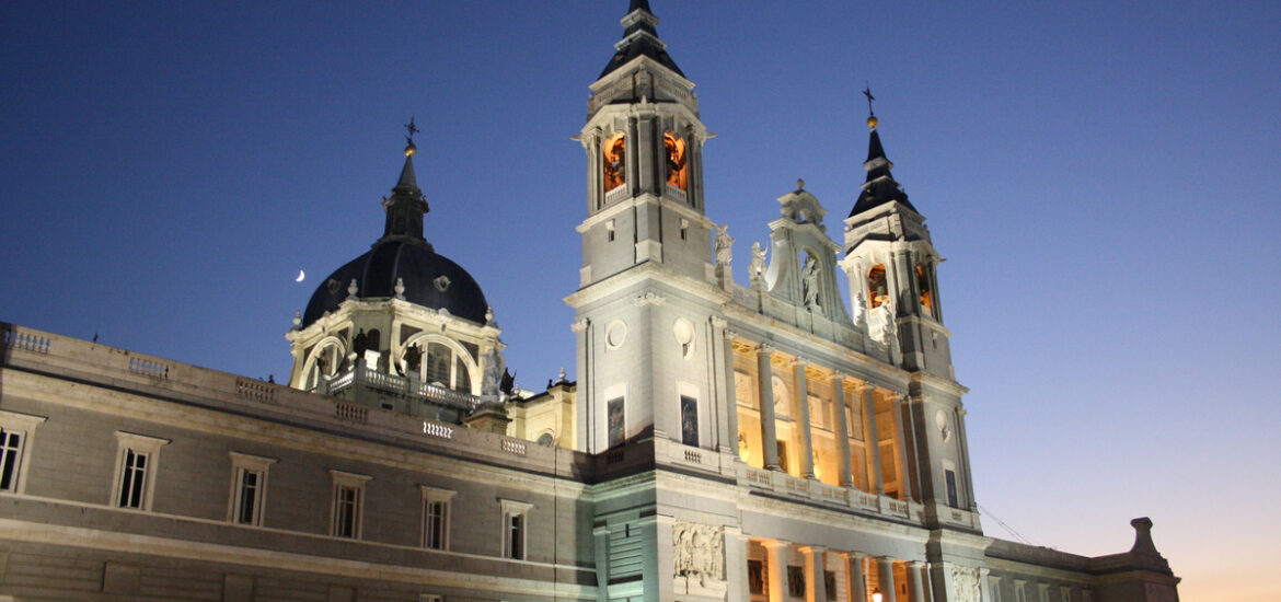 The Madrid cathedral is one of the great places to visit in the tourist center of Madrid. If you're spending a layover in Madrid and want to make the most of just a few hours, follow our guide for the best things to do and see.