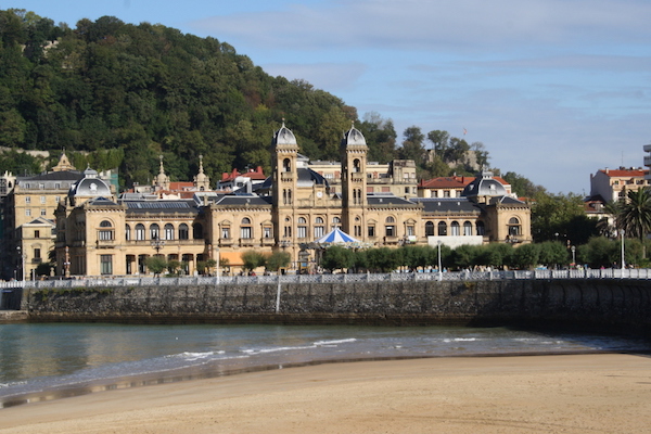 The local city hall, with its fascinating past and beach views, is a must-see during your 3 days in San Sebastian. 