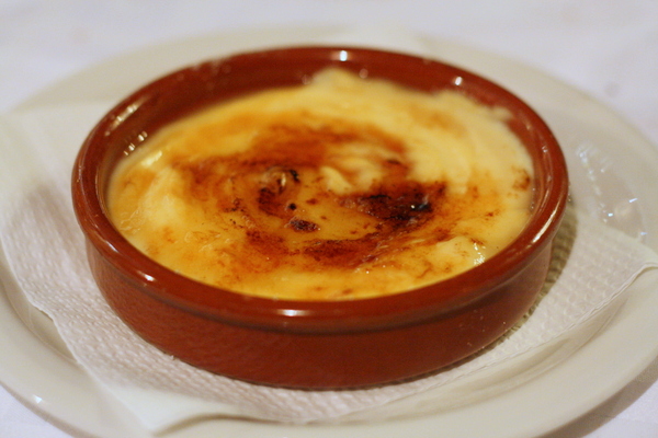 Wondering what to eat in Barcelona? You must try crema catalana, the most traditional dessert of Catalonia, when visiting Barcelona!