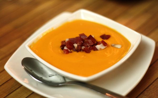 One of our favorite easy tapas recipes, salmorejo never lets us down!
