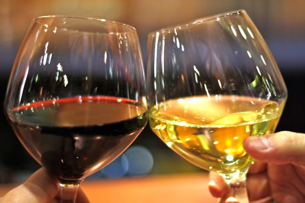 Cheers! Sharing a glass of delicious white or full bodied red wine is the ultimate date idea for warm weather in Madrid 
