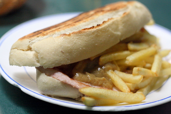 The combination of porkloin and whisky sauce along with a helping of french fries stuffed into the mantecado sandwich makes it the perfect comfort food, definitely one of our favorite sandwiches in Seville