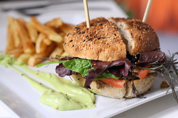 The veggie burgers at Al-laurel are some of our favorites when it comes to vegetarian food in Granada!
