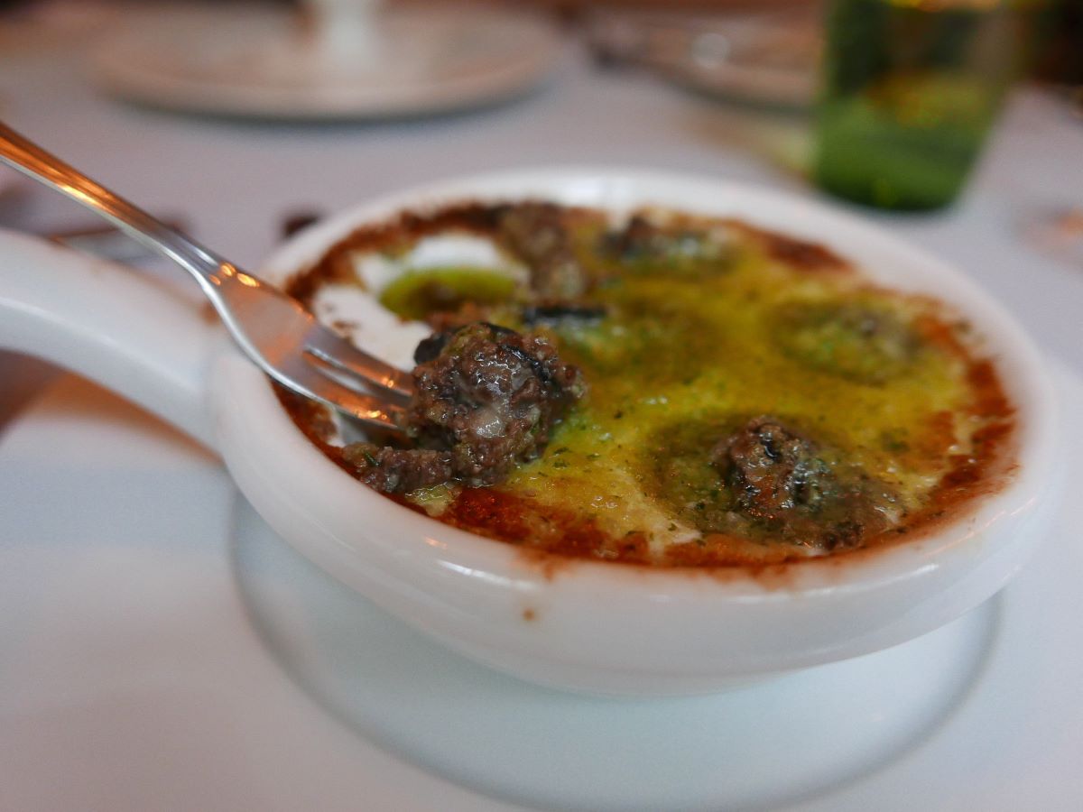 Snails in buttery sauce