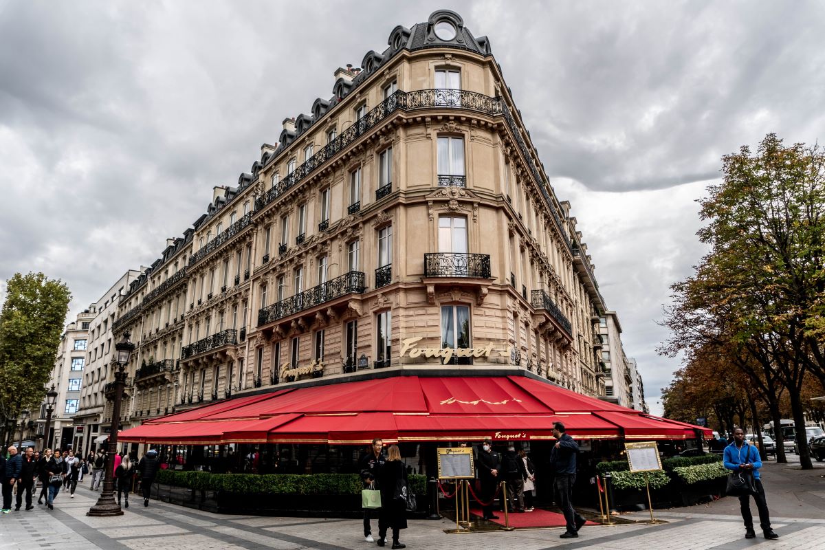 Famous Paris Restaurant, Le Fouquet's exterior. 