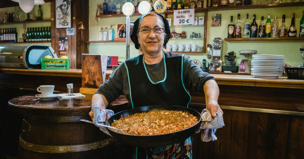 Catalan Fideua, A Traditional Seafood Dish From North East Spain Similar To  Paella . Stock Photo, Picture and Royalty Free Image. Image 67751553.