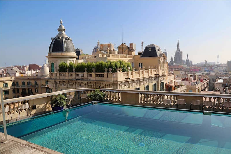 When we're looking for the best rooftop pools in Barcelona, one of our top picks is always the pool atop the Ohla Hotel. The views are unbeatable!