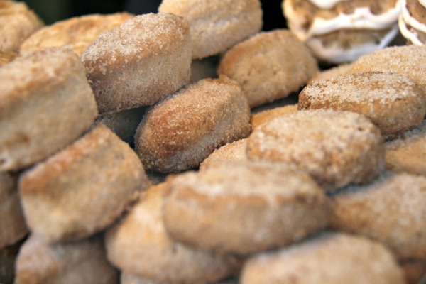 Look at these delicious polvorones! This post is all about the top 5 Spanish Christmas sweets