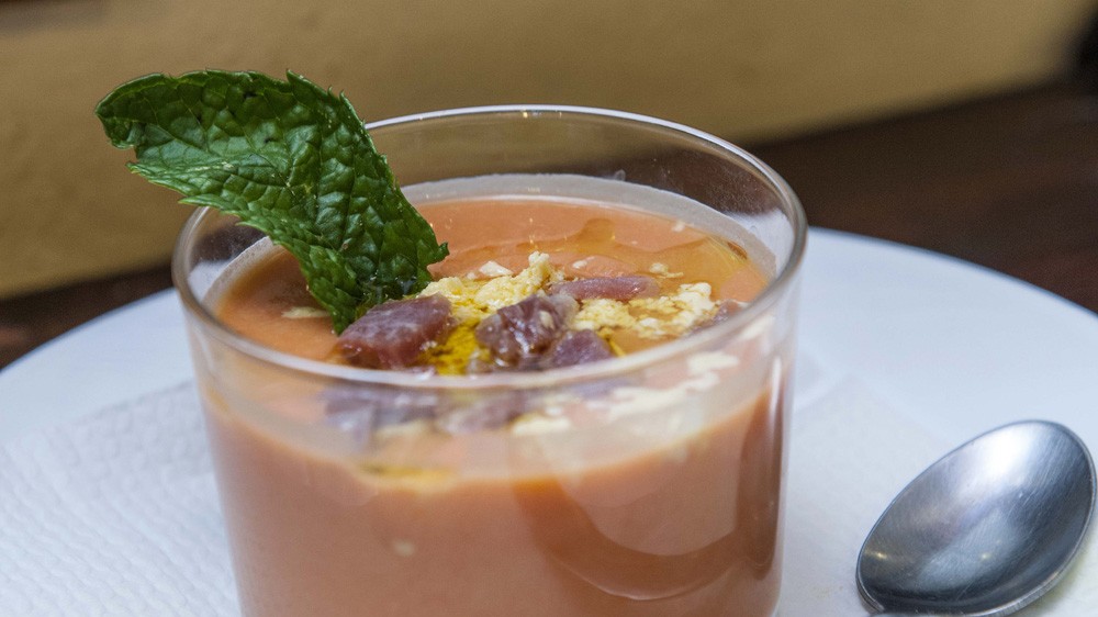 Enjoy a refreshing tapa of salmorejo or gazpacho, the most popular tapas in Granada in the summertime!