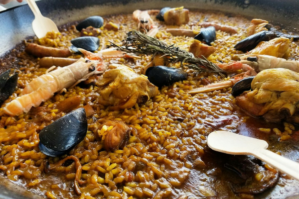 Wondering where to eat early in Barcelona? We love Set Portes for their fabulous paella and rice dishes.