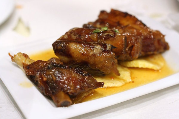 We can't get enough of the tasty pork ribs at Robadora, a must on your food tour in El Raval!