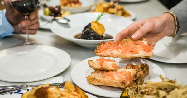 Make sure not to miss out on some of the must-try foods in Barcelona on your trip!