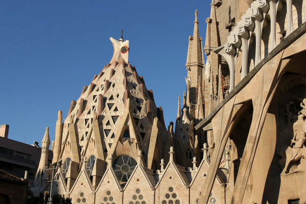 Looking for one of the best places to eat near the sagrada familia? Look no further than our great guide!