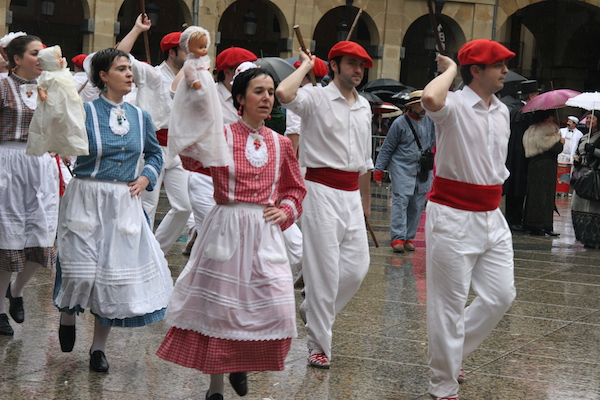 The Inudeak eta Artzaiak parade is one of our favorite parts of visiting San Sebastian in February!
