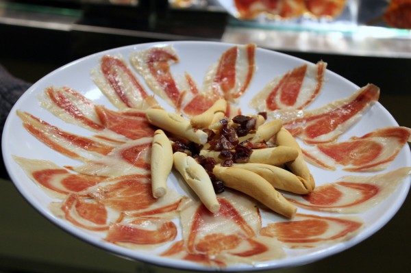 You can't miss out on trying some of this mouthwatering Iberian Ham! It's one of the top 10 traditional tapas in Seville!