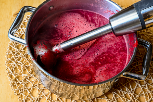 Making a purée with an immersion blender