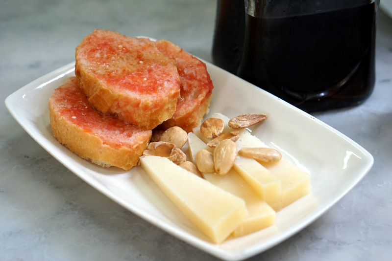 Learn how to eat and order tapas like a local in Barcelona with our expert tips!