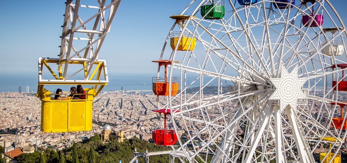 ferris wheel in barcelona