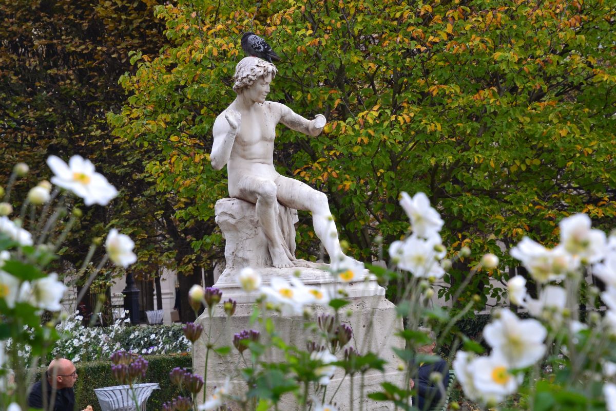 statue of man in Jardin du Palais Royal in Paris 