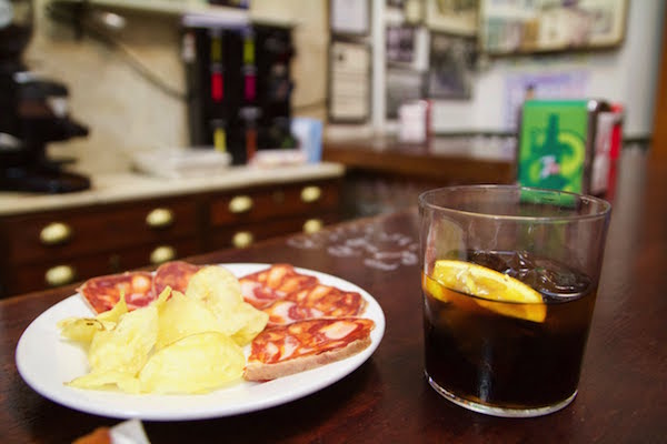 Bar El Comercio is one of our favorite bars in Seville for many reasons. Two of them are their fabulous churros and their delicious vermouth!