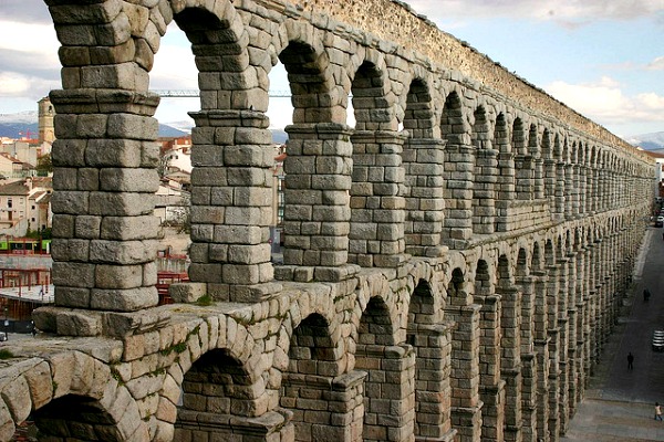 The iconic Roman arches of the aqueduct in Segovia is an experience best shared with someone special, another date idea for warm weather in Madrid