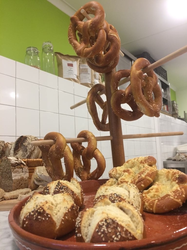 Pão com Calma is one of our favorite bakeries in Lisbon for freshly baked pretzels.