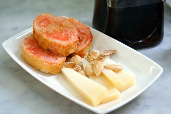 Our vegetarian food tours in Barcelona include many meatless options so guests who do not consume meat products can enjoy the best Spanish flavors. Get this and many more tips in our complete vegan and vegetarian guide to Barcelona!